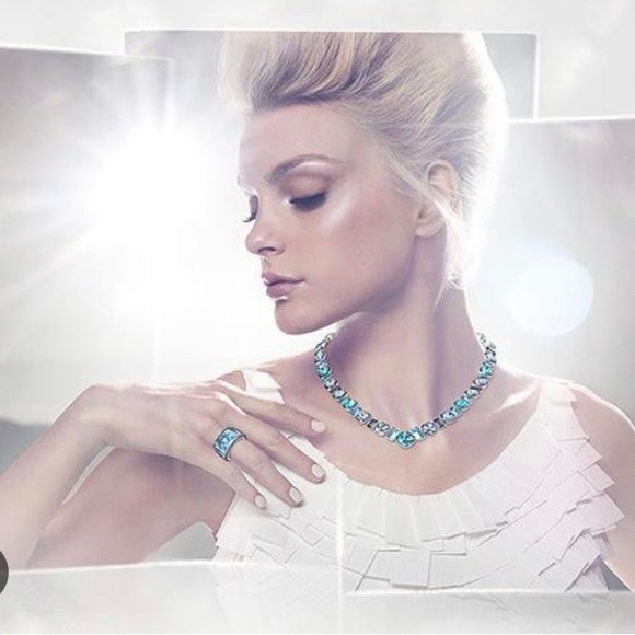 Swarovski Necklace with crystals in stunning variety of blue shades. - Picture 6 of 7